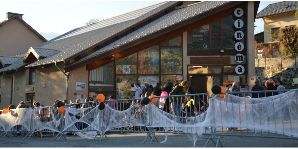 Cinéma Le Rioubel aux couleurs d’Halloween Décoration Halloween